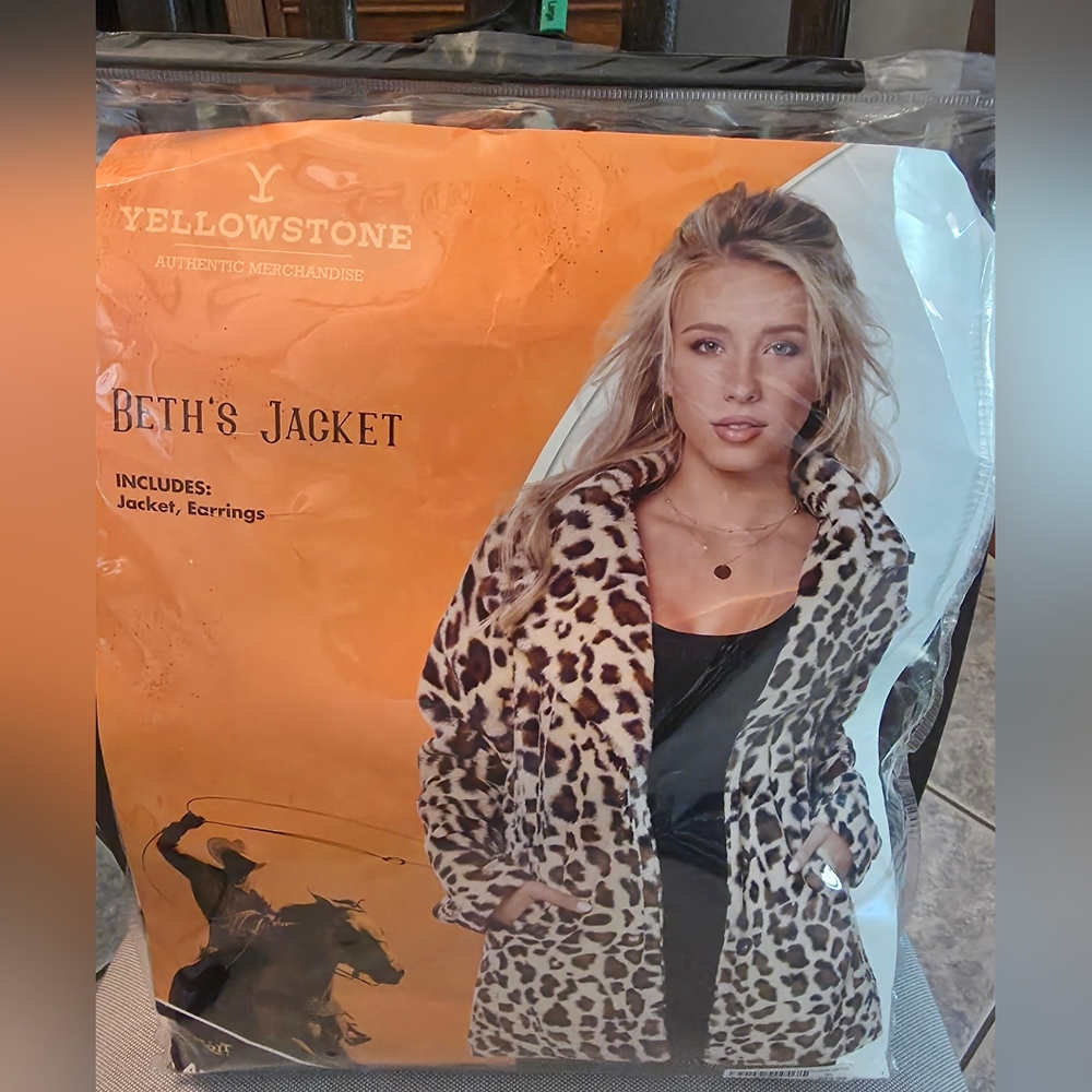 NIB Spirit Halloween Beth Dutton Costume